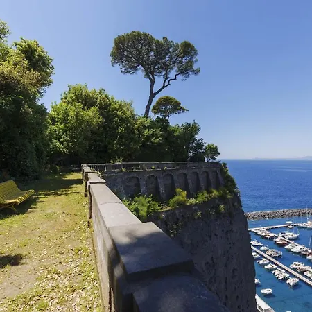 Apartment Preziosa Al Pizzo 3 Km Da Sorrento *