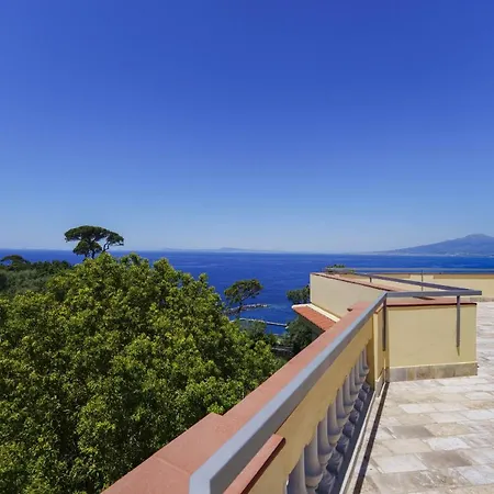Preziosa Al Pizzo 3 Km Da Sorrento Lägenhet *
