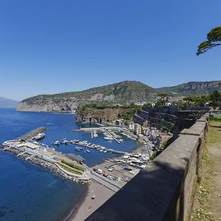 Preziosa Al Pizzo 3 Km Da Sorrento Lägenhet