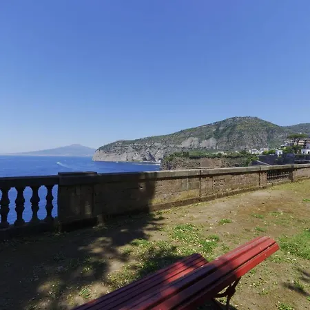 Lägenhet Preziosa Al Pizzo 3 Km Da Sorrento *